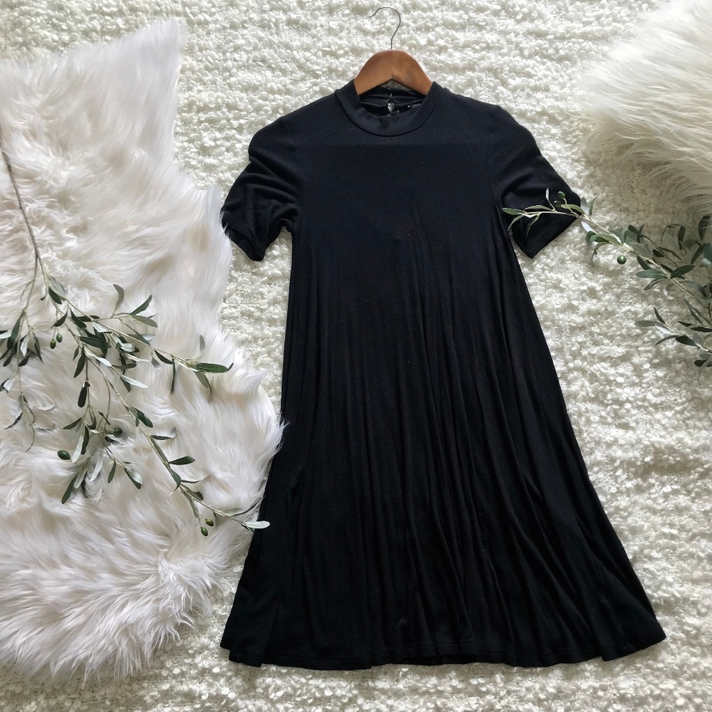 American Eagle Black Open-Back Short Sleeve Dress